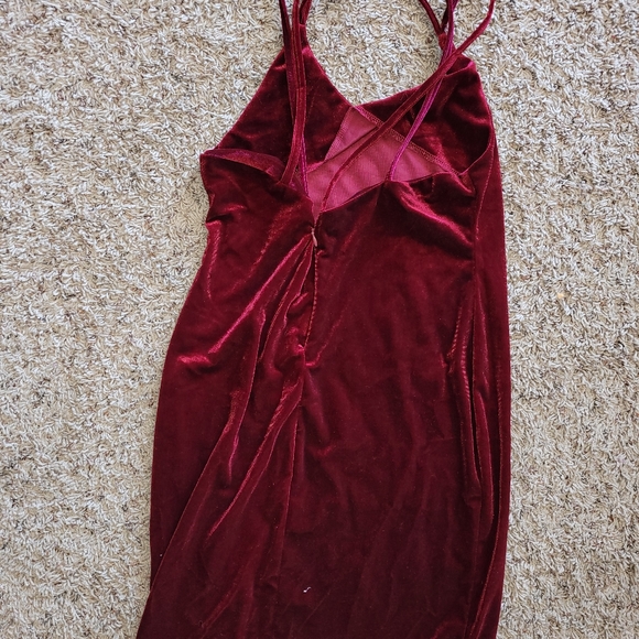 Red dress - Picture 2 of 2